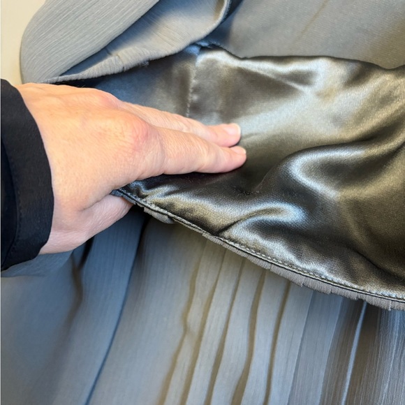 RW&CO. Grey Pleated Sleeveless lined billowy empire top women's size Small - Picture 4 of 11